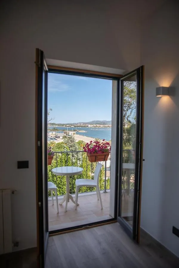 Casa de hóspedes Antares Rooms And Suites Olbia