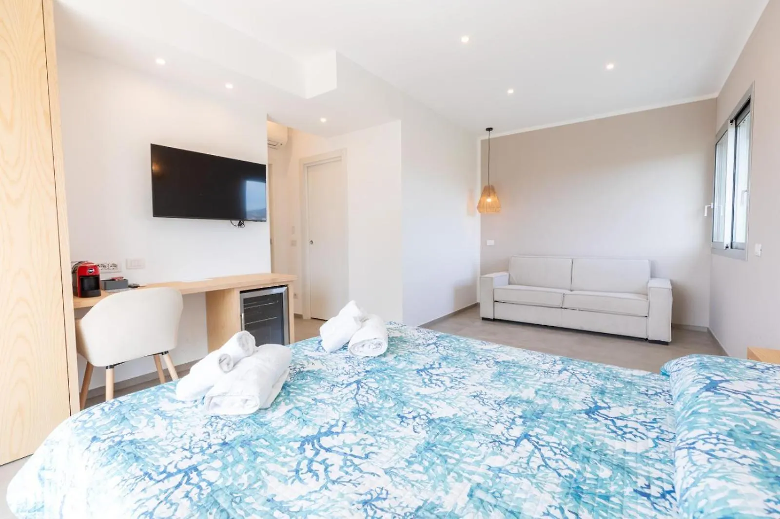Antares Rooms And Suites Olbia 0*,  Itálie