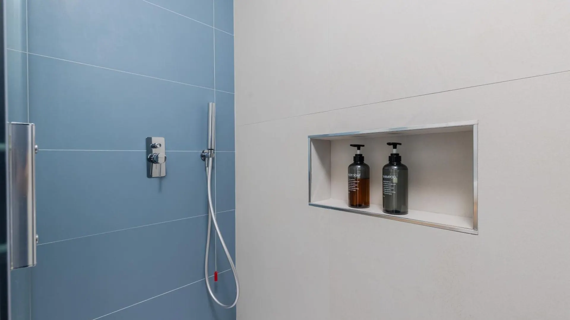 Antares Rooms And Suites Olbia 0*,  Itália